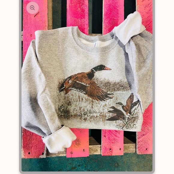 Tops - Vintage Duck Graphic Crewneck Sweatshirt